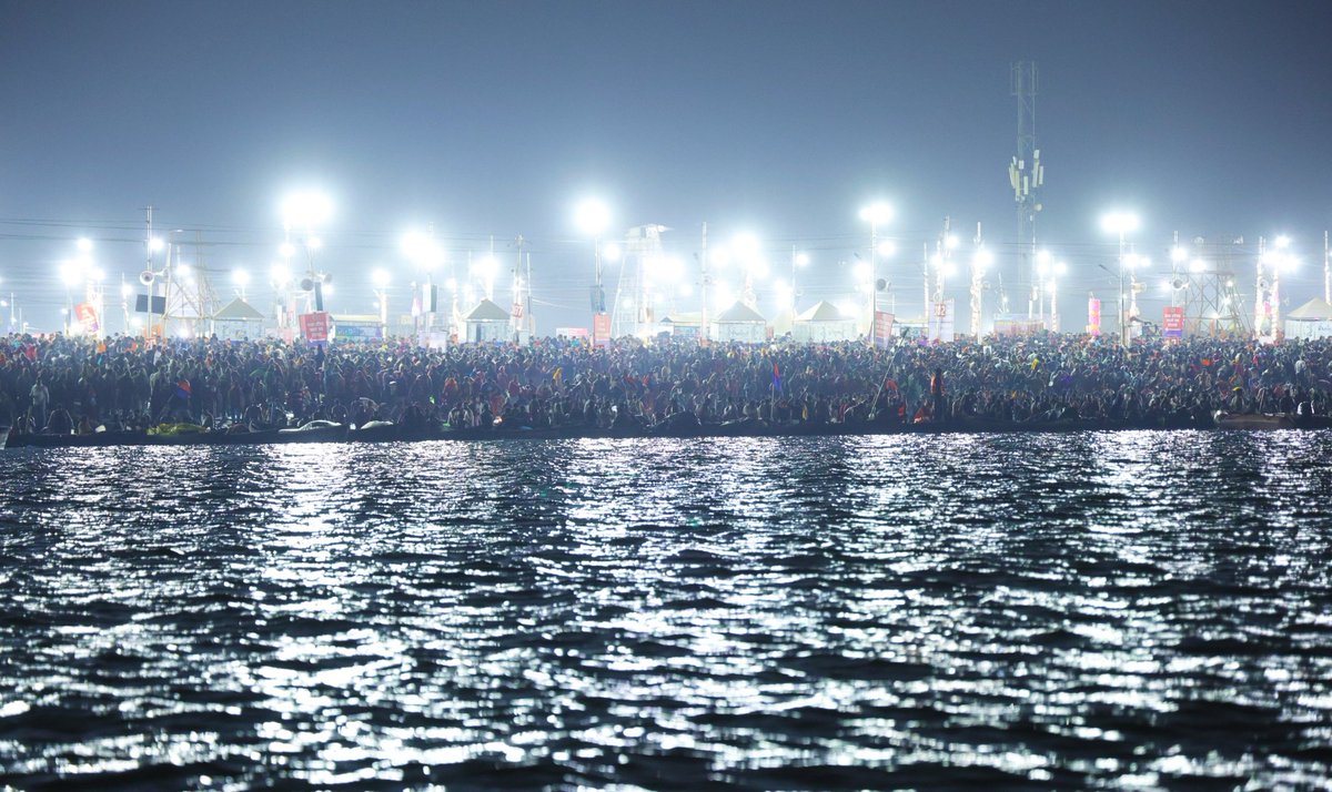 Divine presence of SriSamsthana - Gokarna at the Maha Kumbh Mela~2025 in Prayagraj!

#MahaKumbh2025