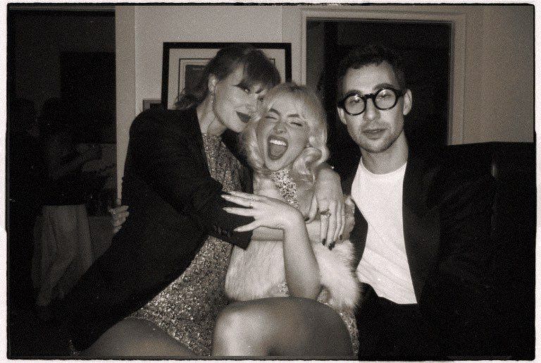 TheSwiftSociety's tweet photo. 📸 | Taylor Swift, Sabrina Carpenter and Jack Antonoff at the GRAMMYs after-party. https://t.co/TBlqk2ZRfy