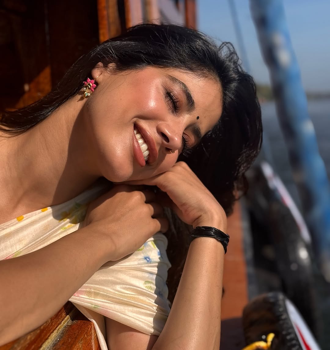 GjPuf6rWkAABsH8?format=jpg&name=medium