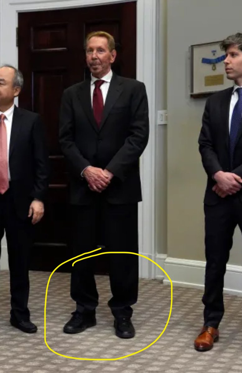 For as wealthy and influential this man is… yoo pants are baggy ser(f) … kinda fangster tho