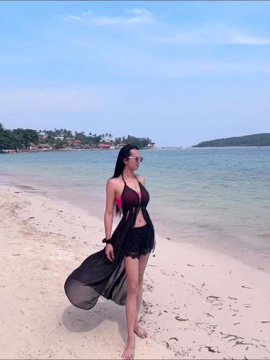 malisa657's tweet image. Bitchy On The Beach 🥒🥒🍑🍑💦💦🌊🌊🏖🏖