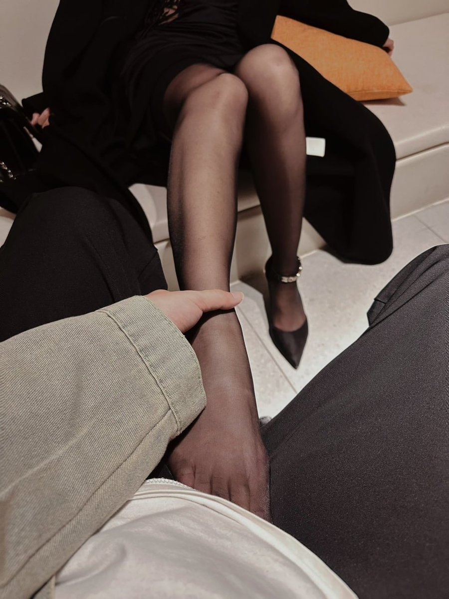 其实偷情往往让女人变得更风情万种… 

世俗的束缚，家庭的禁锢，让大部分女人都没这个机会，也没有勇气去尝试。但只要尝试了一次之后，就会深陷其中无法自拔… 

也许这就是潘多拉的魔盒吧，有了一次就盼望着无数次… https://t.co/91fgxZhgzd