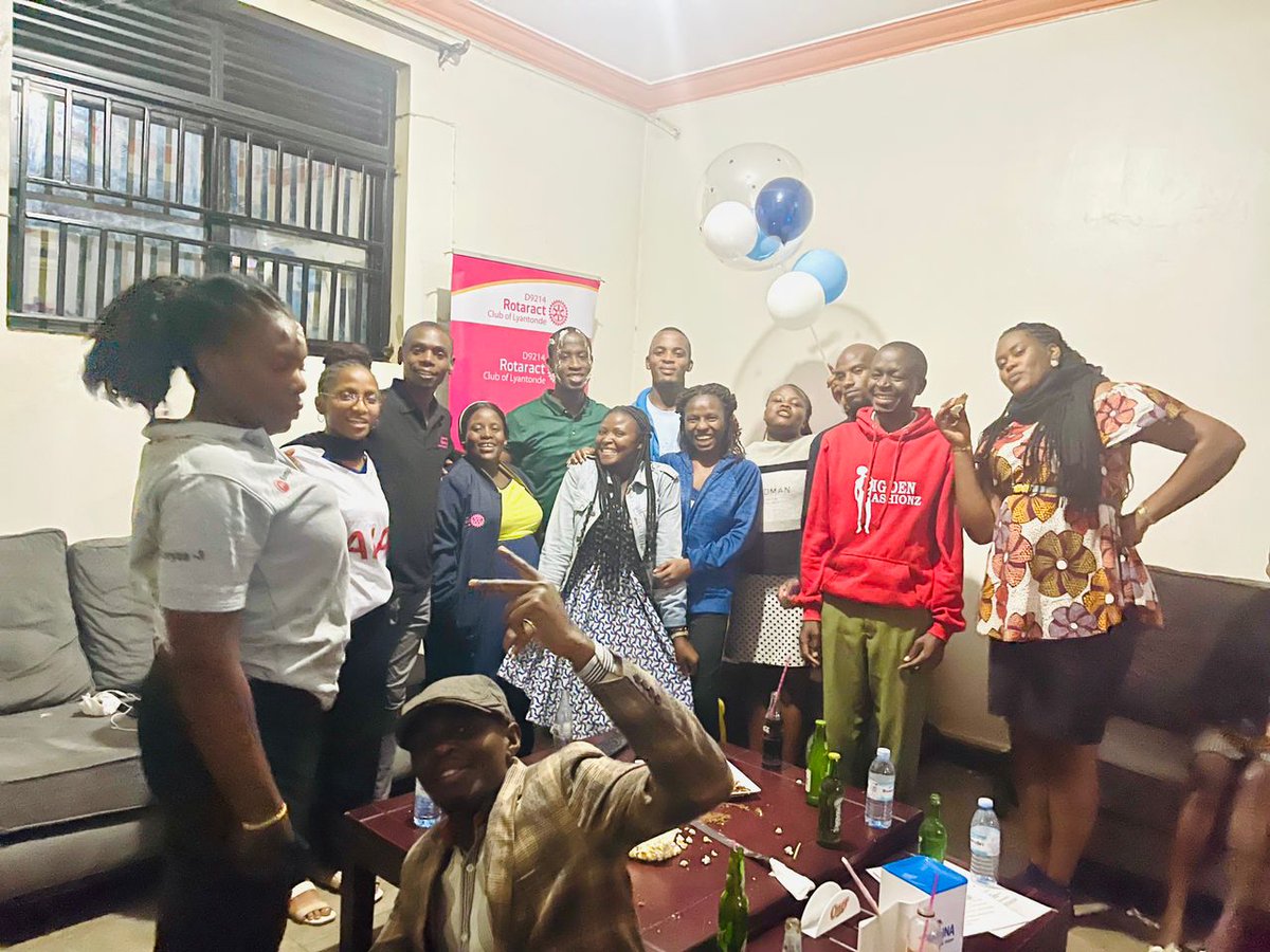 Rctlyantonde's tweet image. Laba ko bulabi, naye togula.😂
Beautiful people from The Rotaract Club of Lyantonde. 🤝
#FunFellowships 🎊🎆🎉
@lit_aijuka @tumusiime_alvin @OsAkandwanaho @saulkanyesigye8 @LynnetLenz @NANDAWULACAROL3