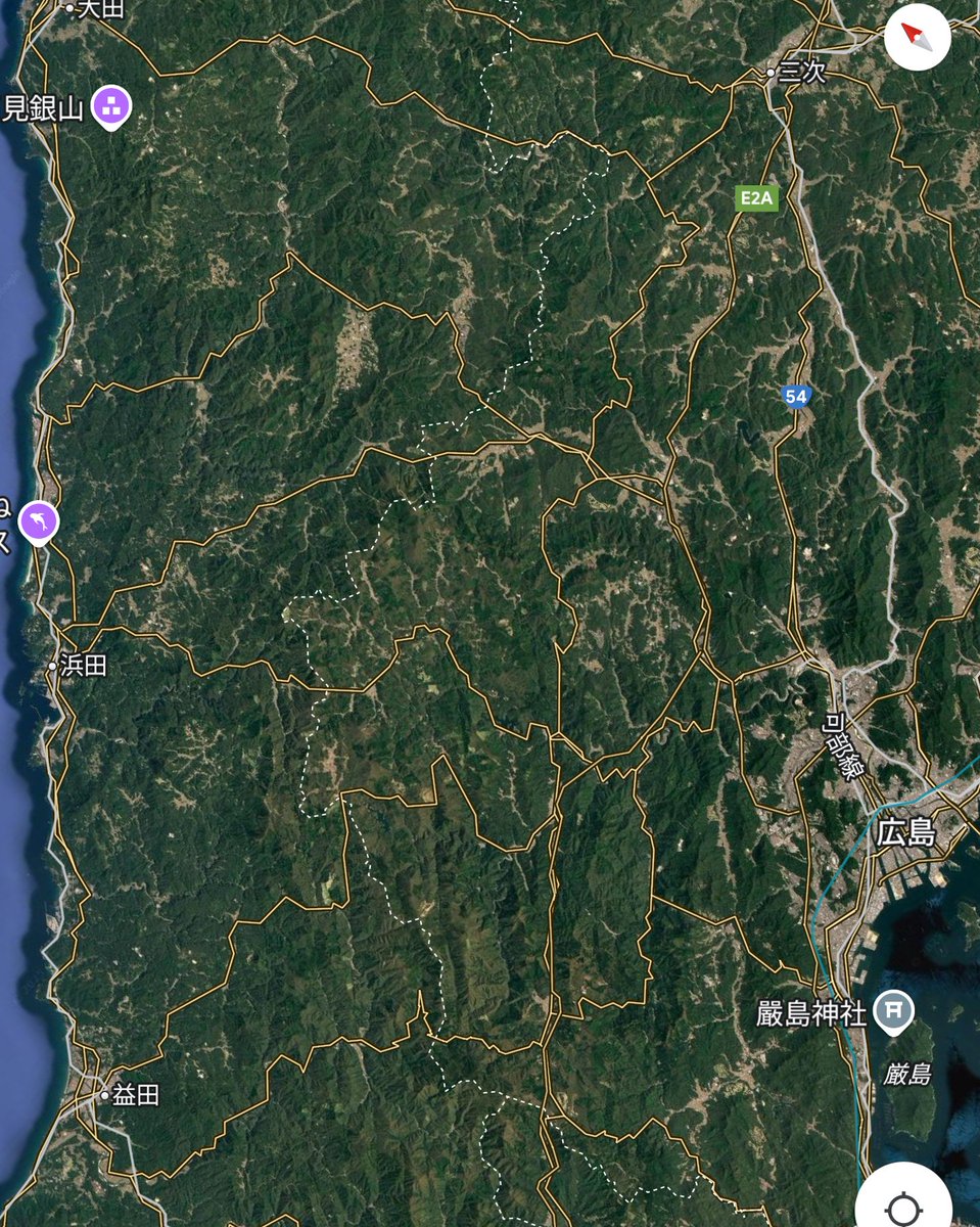 sukutrip's tweet photo. 同じ縮尺なんだけど、陰陽間の距離が三陸〜北上盆地と同じなのほんとうに感覚狂う。広島〜浜田ですら盛岡宮古と同じくらいな事実。 https://t.co/pAUFKwH1di