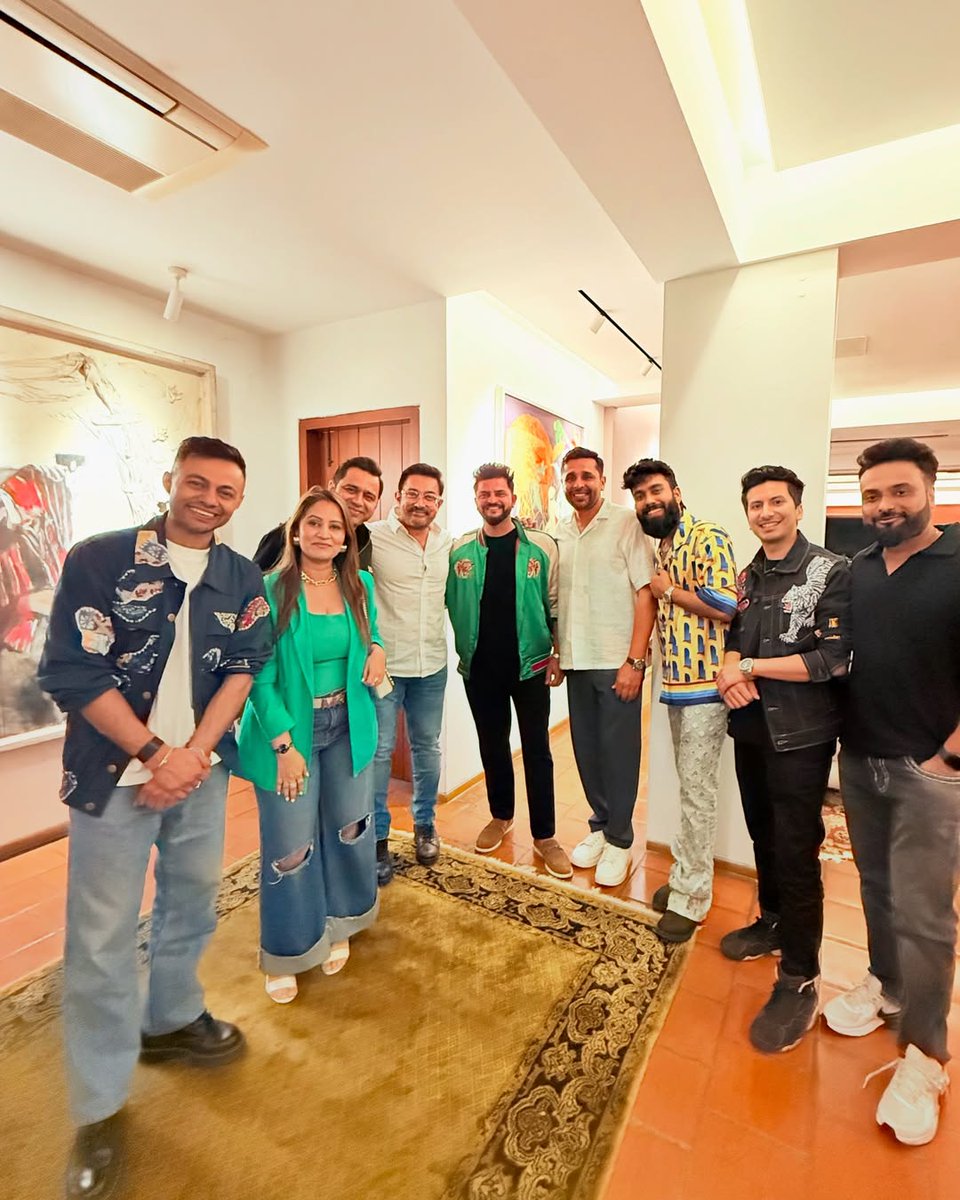 Former Indian cricketer #SureshRaina is all smiles catching up with Bollywood star #AamirKhan