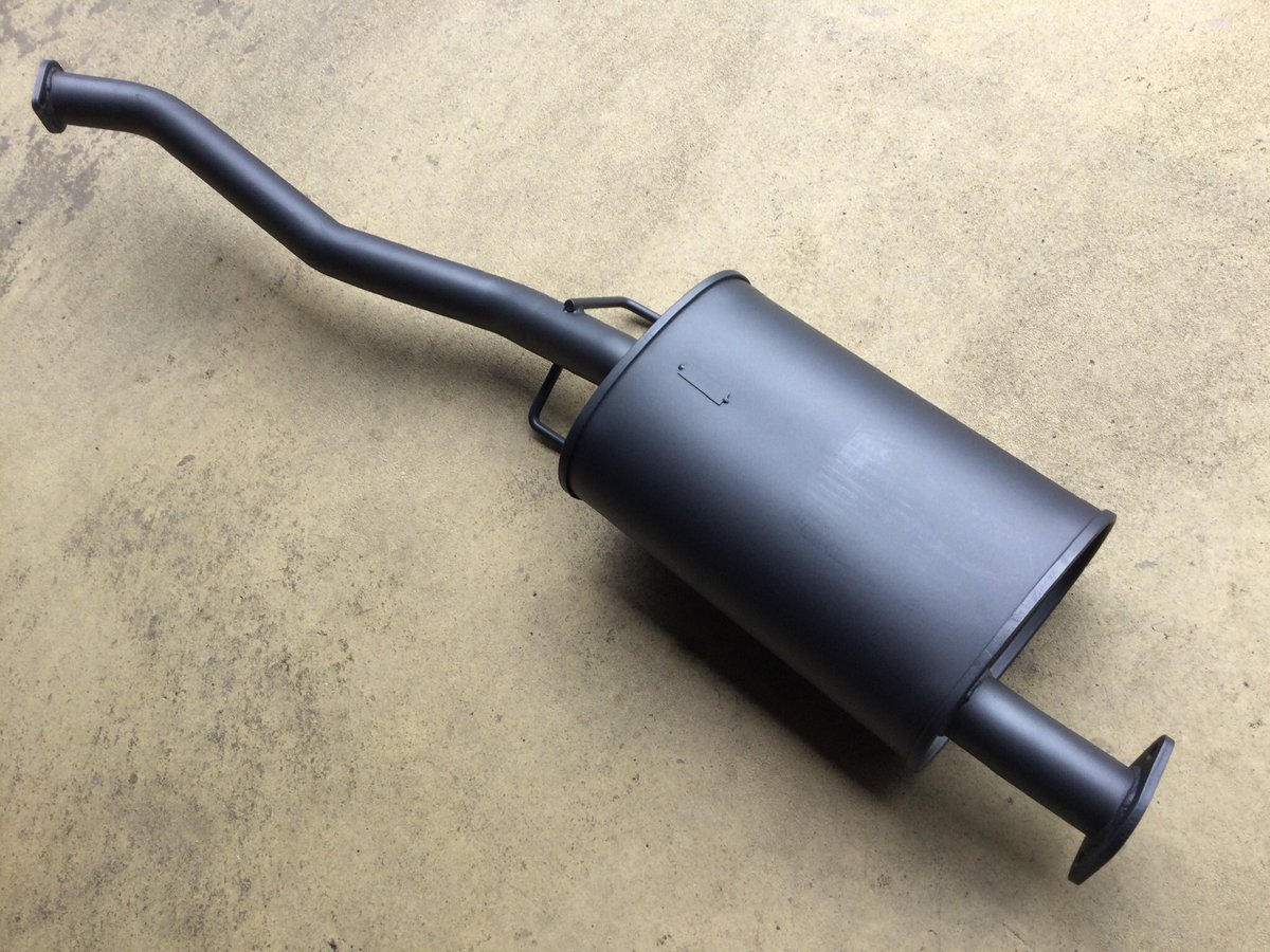 karakurihouse1's tweet photo. ラルゴのセンターマフラーまだある〜
W30 2WDガソリン純正位置交換タイプ
ポツポツ売れてます
#旧車修理 #W30 https://t.co/2P3NFgoJNo