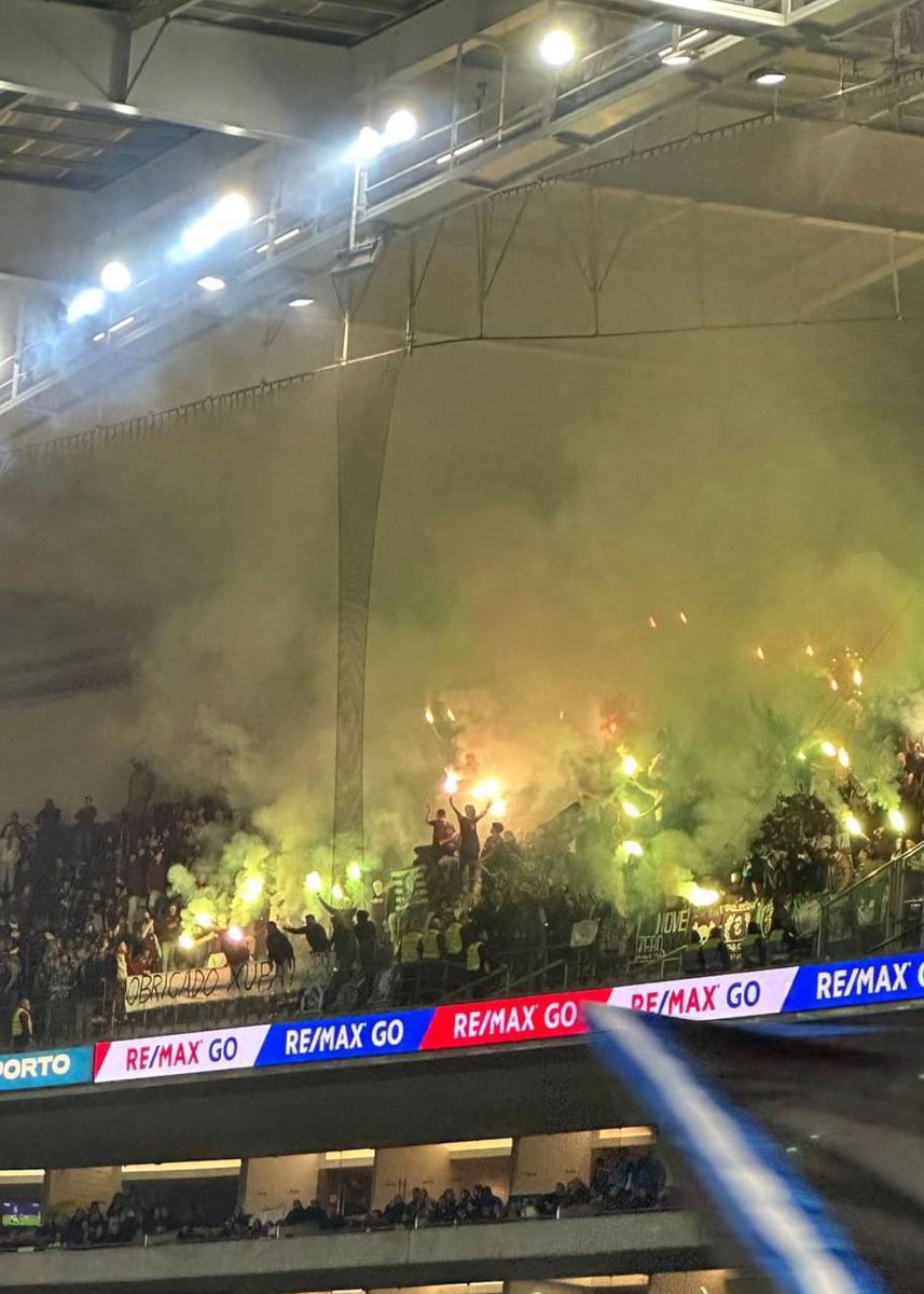 hooliganscz1999's tweet photo. 07.02.2025🇵🇹FC Porto - Sporting CP, Sporting pyroshow, click for more here: https://t.co/uQv0rrJLQN https://t.co/Y4vmbbFnnr