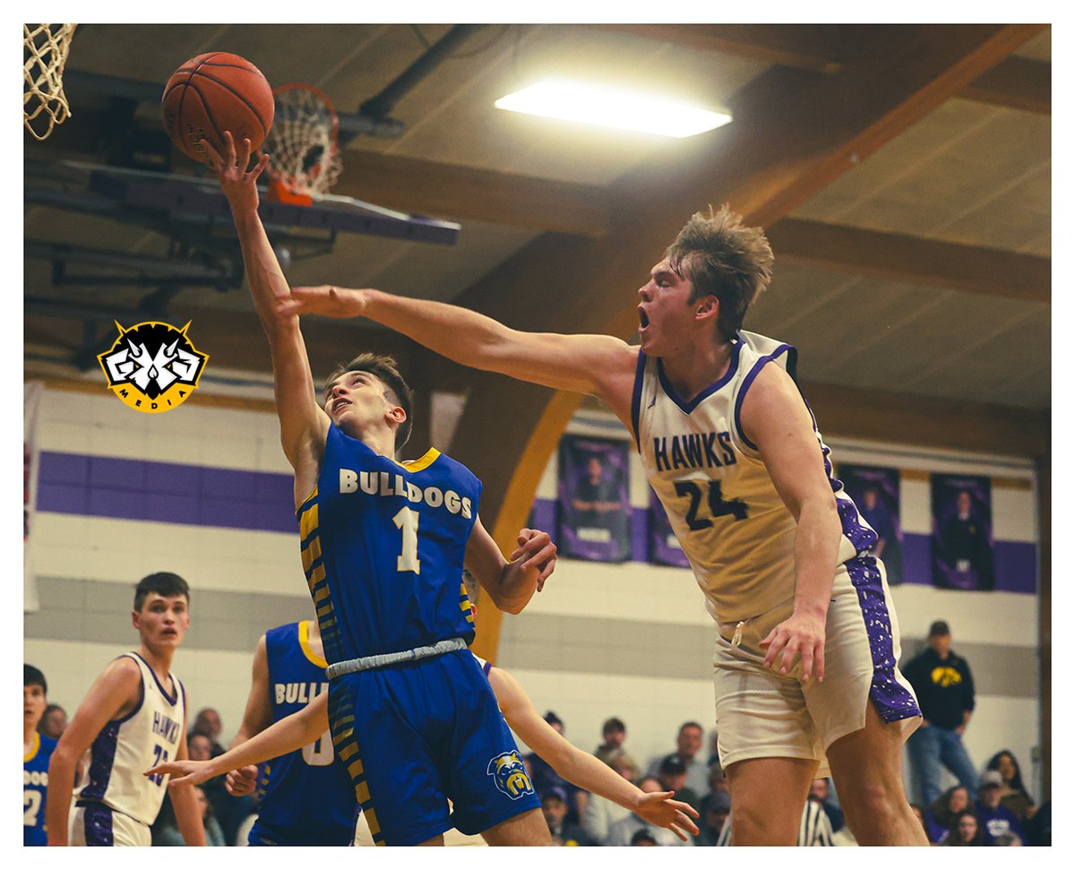 NBGX3Media's tweet photo. 2-7-25 MFL MarMac's Carter Lightfoot slides past Kee's Karson Strong for a layup during Friday's Upper Iowa Conference game.
#mflmmbulldogs #keehawks #iabb
Nate Beier/ https://t.co/r4EpRlyaCJ 2025 https://t.co/u7Ov6d5rMv