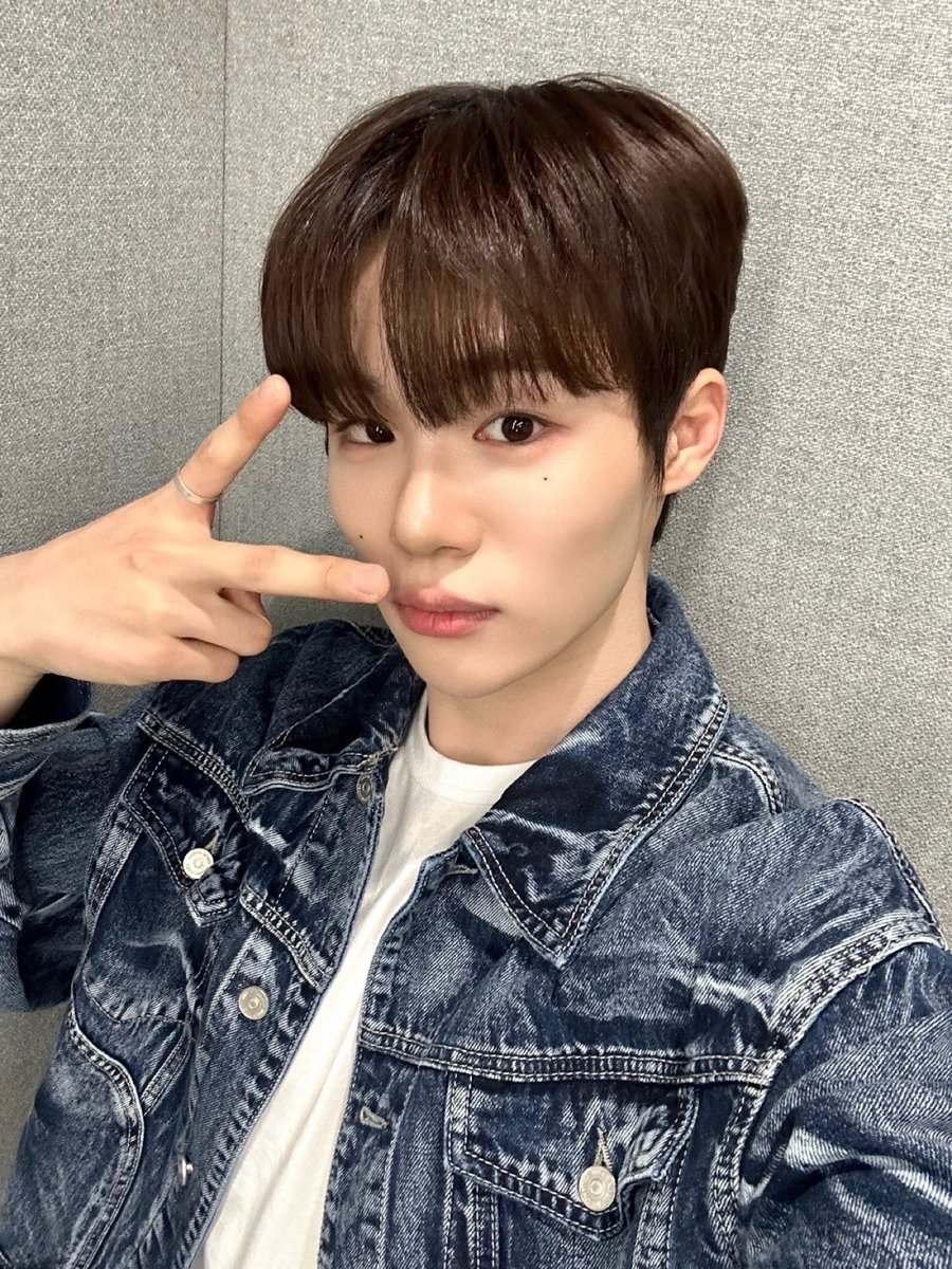 thewind_twt's tweet photo. [#김희수] 아직 많이 추우니까 감기 조심하기!🤧 https://t.co/UP6MVZbPaB