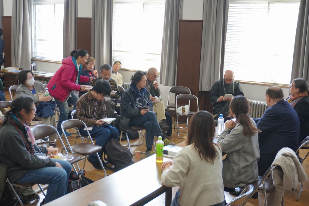 Peace Boat(NGOピースボート) (@peace_boat) on Twitter photo Even at lunch time, Form participants gather to hear from international Tariq Rauf and <a href="/hinamoeura/">Hinamoeura Cross</a> and share ideas on what we can do together to abolish nuclear weapons!🍱📷2025forum.nuclearabolitionjpn.com/en/ Even at lunch time, Form participants gather to hear from international Tariq Rauf and <a href="/hinamoeura/">Hinamoeura Cross</a> and share ideas on what we can do together to abolish nuclear weapons!🍱📷2025forum.nuclearabolitionjpn.com/en/