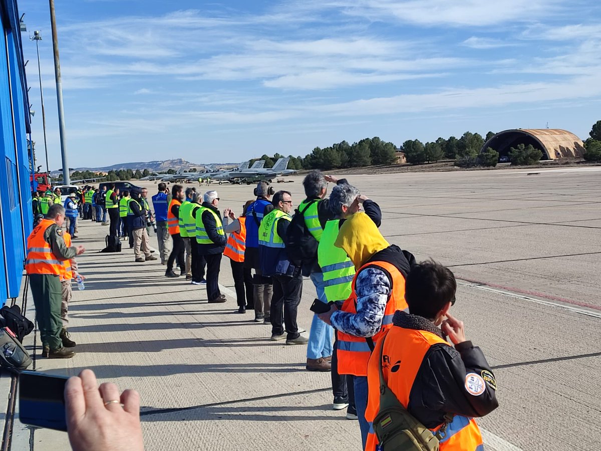 #BuenosDias nas fotos de la visita de ayer de los socios de <a href="/AmigosMuseoAire/">Asociacion Amigos del Museo del Aire</a> al #TLP en la #BaseAerea de #LosLlanos en #Albacete 

👉 Primera foto de Diego Uminsky
👉 Segunda foto de Genadio <a href="/GGmarcep/">GMarCep</a>
👉 Tercera foto de José Antonio Montes  

#aviation #avgeek #spotter #spotting