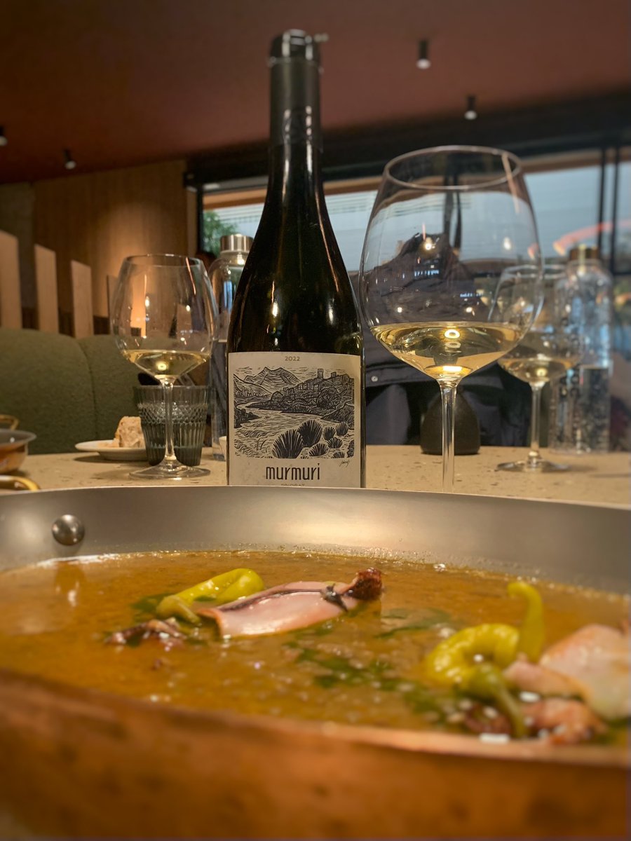 rcoll_wine's tweet photo. Casa de Comidas 🍽️💫!
.
El proyecto gastronómico de Rafa Zafra en el NH Collection Madrid Eurobuilding, basado en la cocina tradicional “la de toda la vida”.
.
Murmuri 2022 - DOCA Priorat.
Un blanco que rompe estereotipos… 😉! https://t.co/glYM6Pd28D