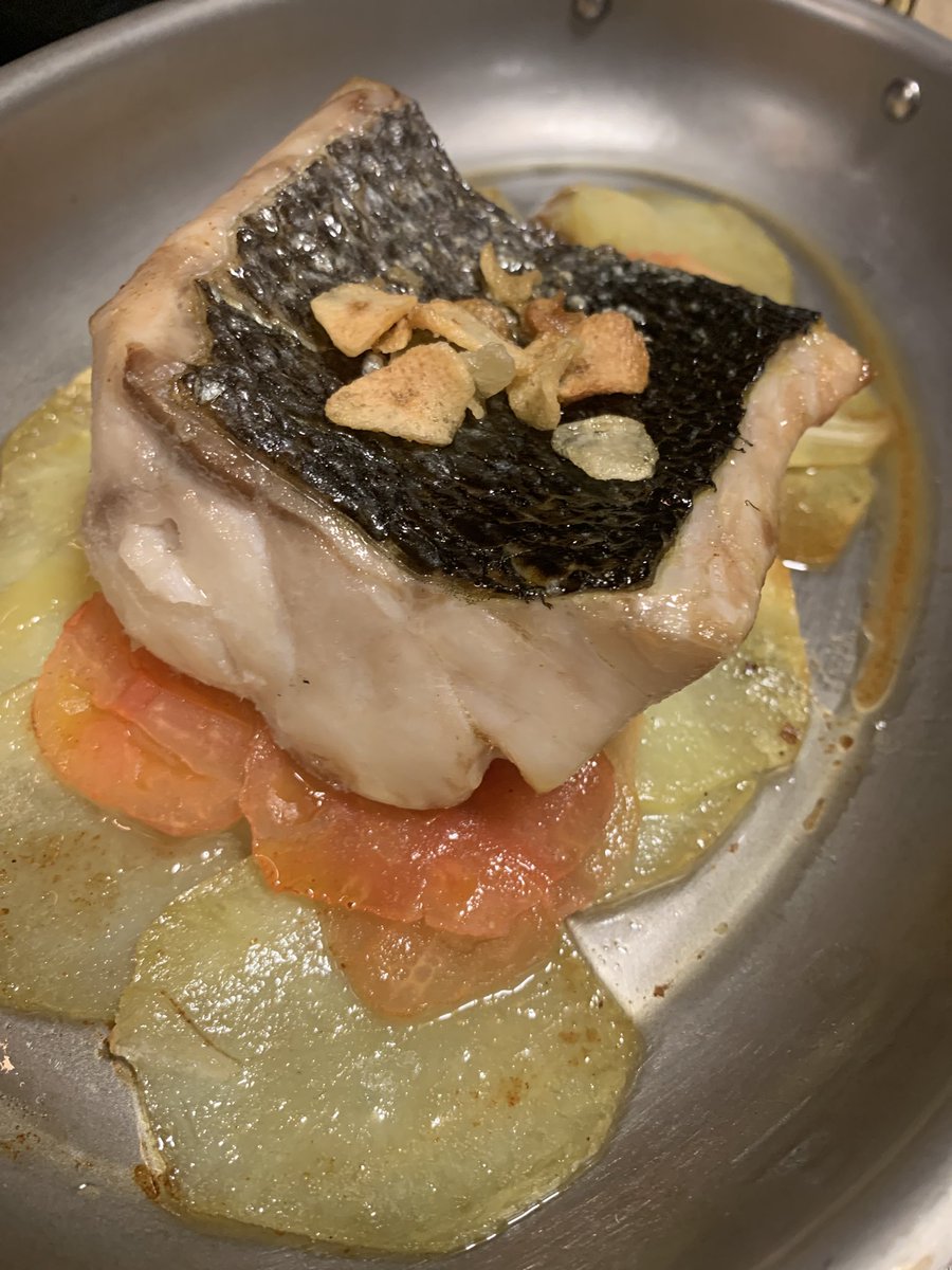 rcoll_wine's tweet photo. Casa de Comidas 🍽️💫!
.
El proyecto gastronómico de Rafa Zafra en el NH Collection Madrid Eurobuilding, basado en la cocina tradicional “la de toda la vida”.
.
Murmuri 2022 - DOCA Priorat.
Un blanco que rompe estereotipos… 😉! https://t.co/glYM6Pd28D