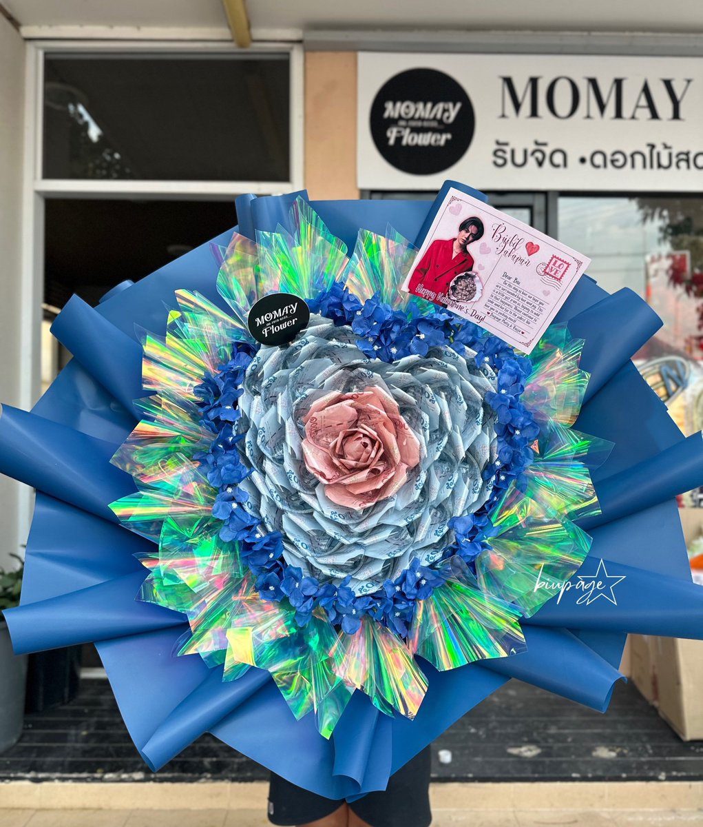 biupage's tweet image. A little special Blue Valentine’s Day gift for our Biu. A lone rose but never alone, surrounded by an ocean of luve 💙

Thank you to @Raffie79 &amp;amp; @mmiintyy for organizing this surprise gift 🥰

#buildjakapanincredible
#buildjakapaninvicible
#BuildJakapan #Beyourluve @JakeB4rever