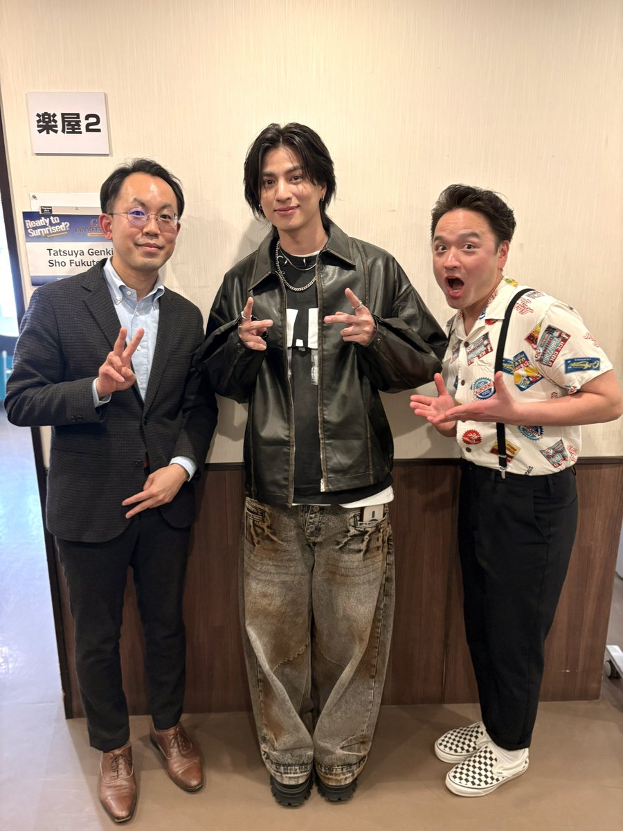 sh0f's tweet photo. เป็นล่ามให้กับ “Gulf SPECIAL EVENT Ready to Surprised?”โดยมีพี่เก็งกิ ทัตสึยะเป็น MC และเป็น MC+ล่าม ให้กับโชว์รอบค่ำ “Gulf FANMEETING 2025 in JAPAN ～Sweet Valentine Night～” ในวันเดียวกัน ทุกคนสนุกสนานกัน ขอบคุณมากครับ

「Gulf SPECIAL EVENT Ready to Surprised?」、元気たつやさんをMCに通訳を、夜公演の「Gulf FANMEETING 2025 in JAPAN ～Sweet Valentine Night～」はMC兼通訳でした。楽しい時間をありがとうございました。写真ではあわてて意味不明な位置でダブルピースをしてしまいました。。