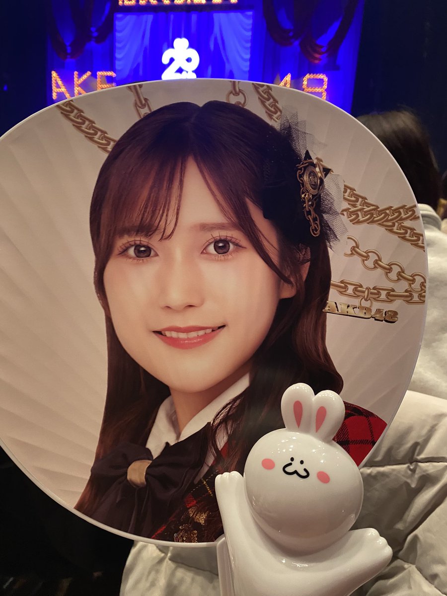 雪で新幹線遅れて昼公演途中からになっちゃったけど行ってよかった最高だった☺️
夜公演メンバー近くに来てくれた🥺💕
しかも曲もエモすぎて…家出の夜は16期オタク涙でしょ😭
くるるん真ん中の必殺テレポートはまゆオタとして見れて嬉しかった…😭