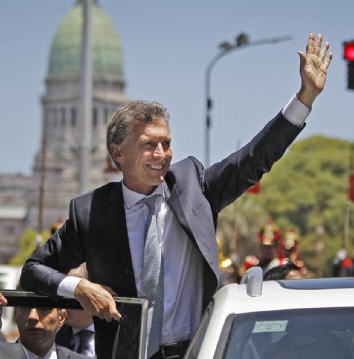 LulaBMiro's tweet photo. 🎂 
Feliz cumpleaños al presidente que dejó una huella imborrable en la política argentina!
Un hombre honesto, empático, conciliador y con una profunda vocación de servicio, que siempre apostó por el diálogo, la unión y el progreso de nuestro país.

Gracias, @mauriciomacri por todo lo que hiciste y seguís haciendo, por tu compromiso constante y por inspirarnos a seguir construyendo una Argentina mejor. 🙌🏻🇦🇷

#FelizCumpleMauricio