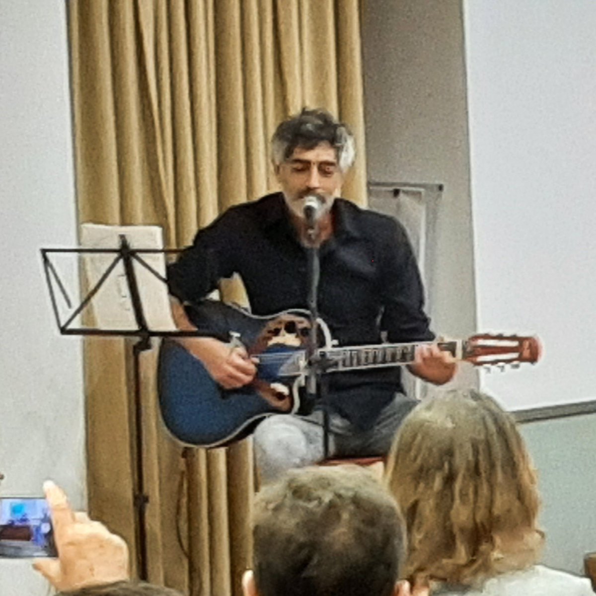 #AhoraEnBiblioclm, "Risas, miedos, anhelos y horrores" de Jesús <a href="/LaheraNavarro/">Jesús Navarro Lahera</a>, y además música con Miguel Navarro.