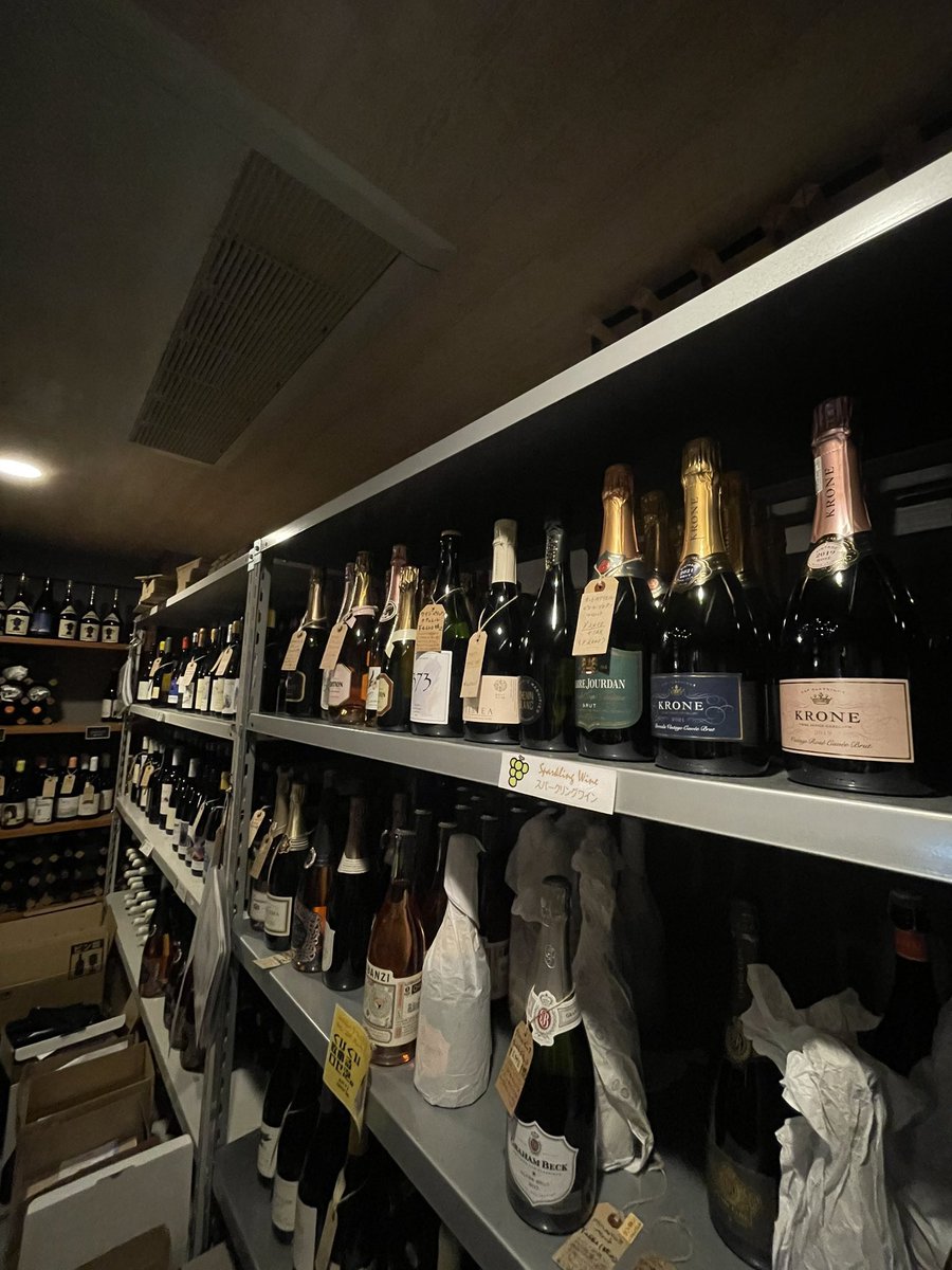 ワインオタクが何度も
推したいワインショップ

東京・水天宮前
『アフリカー』

・ワインの有料試飲（30ml 300円／回）
・試飲では高級グラスも試せる
・近年注目の南アフリカ産ワイン専門
・地下セラーもある

ほかにも
定期で試飲販売会が開催されたり
情報量多くておすすめのお店