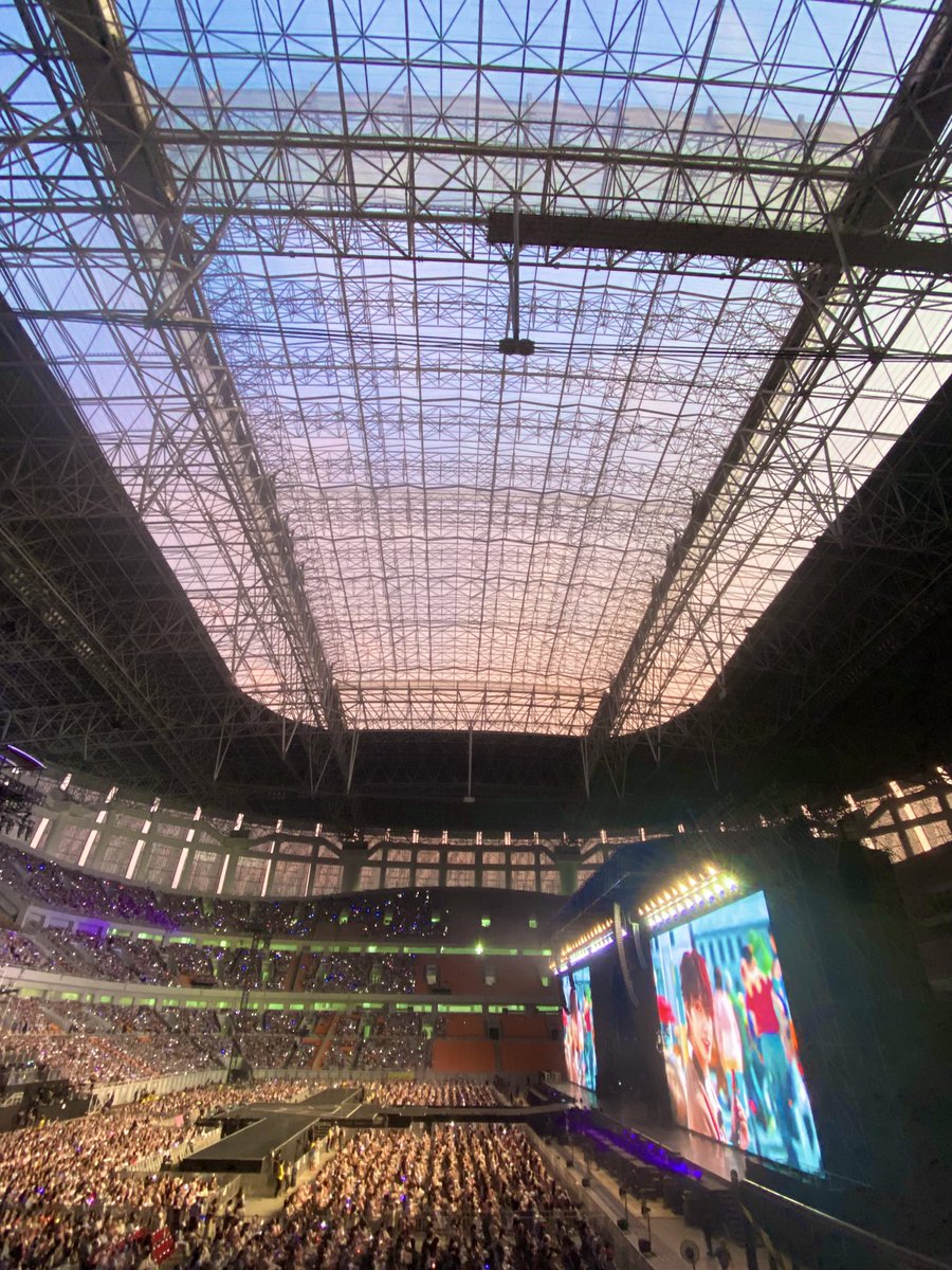 caratstalk's tweet image. [17s] Langit pun merestui 🩵🩷🥹