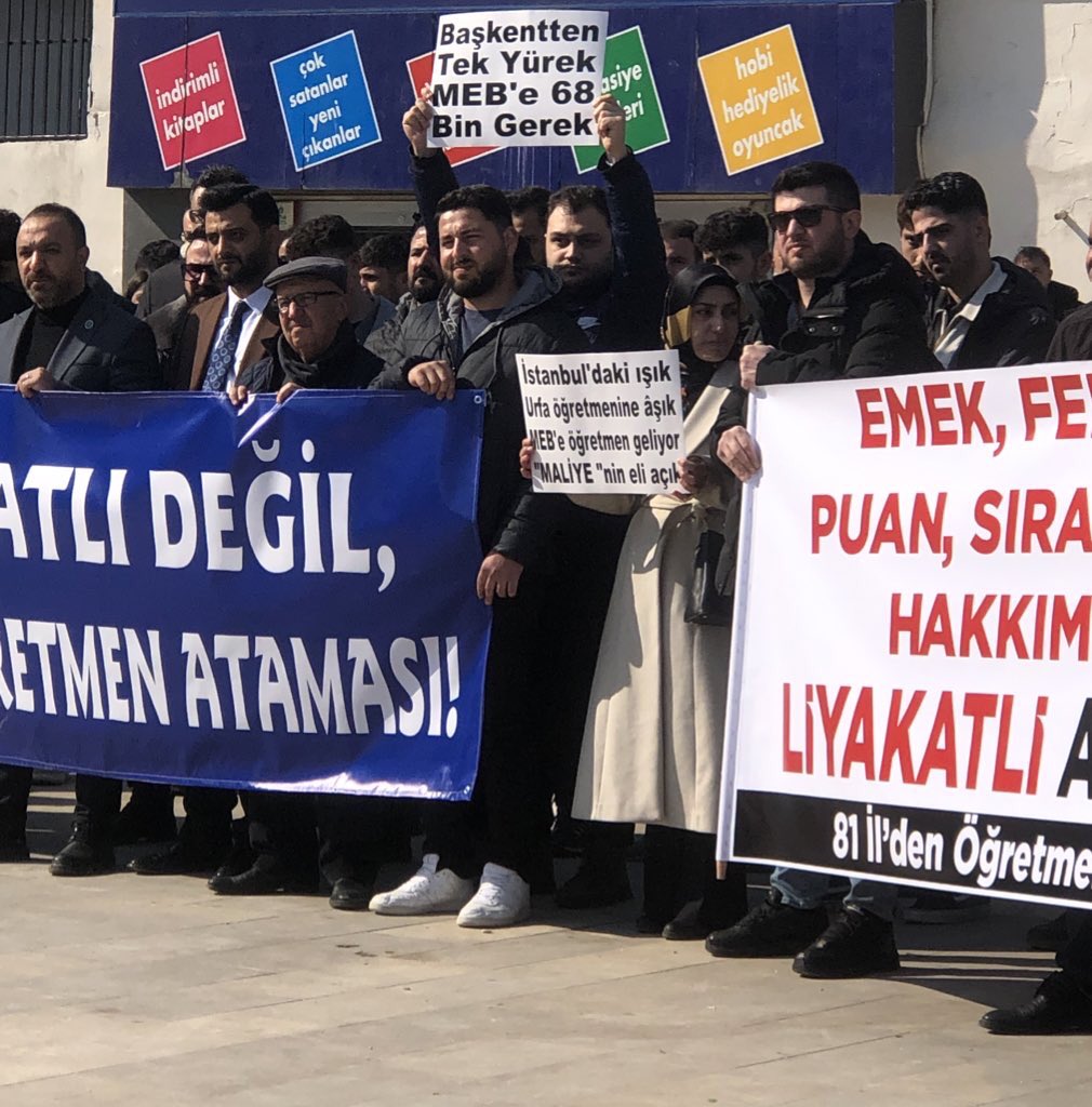 Arkadaşlar görüntüleri paylaşalım.

Fotoğraf ve videoları yayalım görmeyen kalmasın.

 #Urfada68BinÖğretmenAtaması