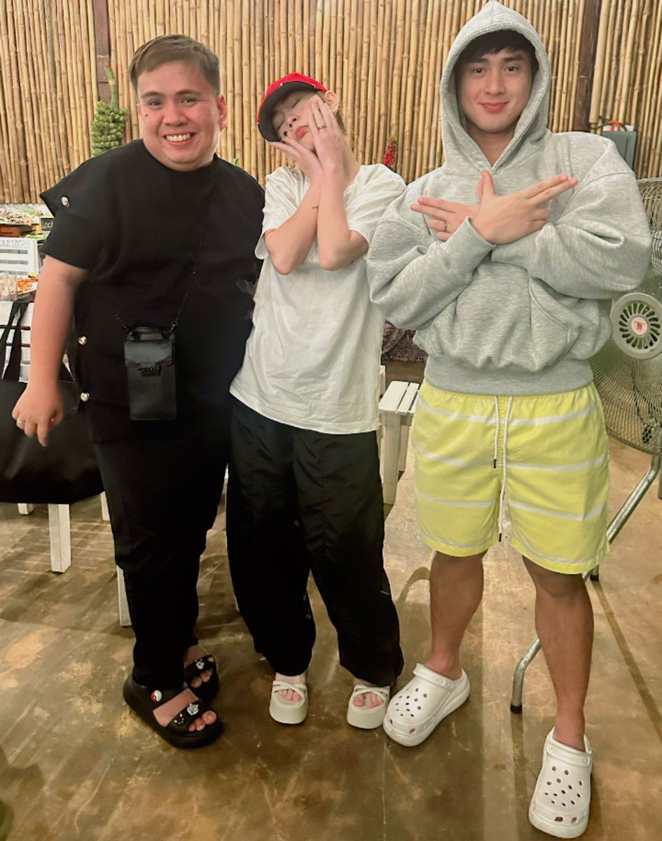 Mother Mheck (Chamz) (@inang_mheck) on Twitter photo Dinner time with JMFyang! 
PALAWANderfulDAY JMFYANG Dinner time with JMFyang! 
PALAWANderfulDAY JMFYANG