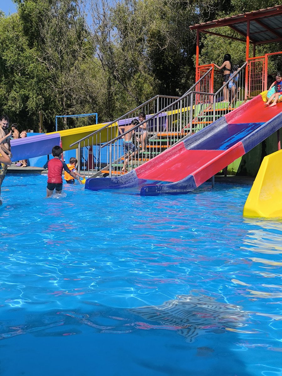 Para despedir las vacaciones, su paseo a piscina con tobogán, muy buen lugar #DonYayo, Harta sombra, venden de todo.
Esperamos volver antes de finalizar la temporada