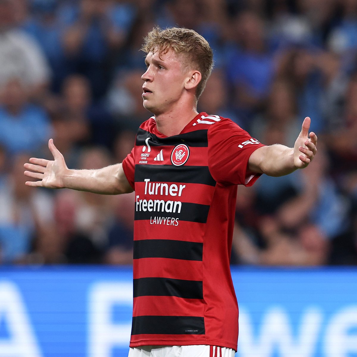 aleaguemen's tweet photo. One of the best individual performances in Sydney Derby history 🙌🔥

22-year-old Zac Sapsford just put in a dominant display against Sydney FC on their own turf.

2 goals. 1 assist. 

Now the leading Derby goal scorer in Wanderers’ history.

That was something special. https://t.co/ypNSPIIC5F