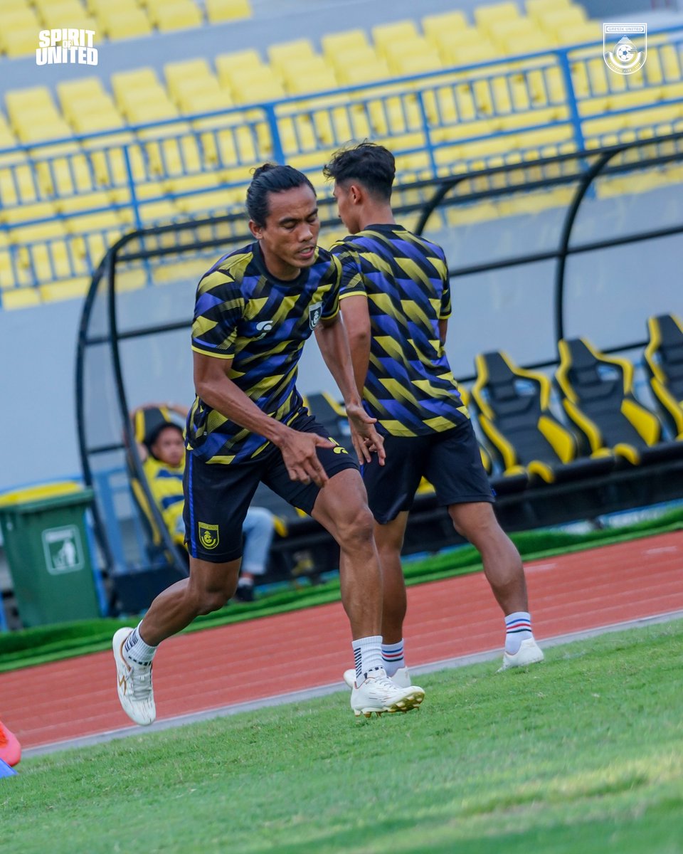 gresikutdFC's tweet photo. ๐ข๐ณ๐ณ๐ถ๐ฐ๐ถ๐ฎ๐น ๐ง๐ฟ๐ฎ๐ถ๐ป๐ถ๐ป๐ด
Jaga ritme, Jaga fokus! ๐ฏ
#GresikUnited #LaskarJokoSamudro #SpiritOfUnited #OfficialTraining #GRSTGL https://t.co/wDXrKemZbS