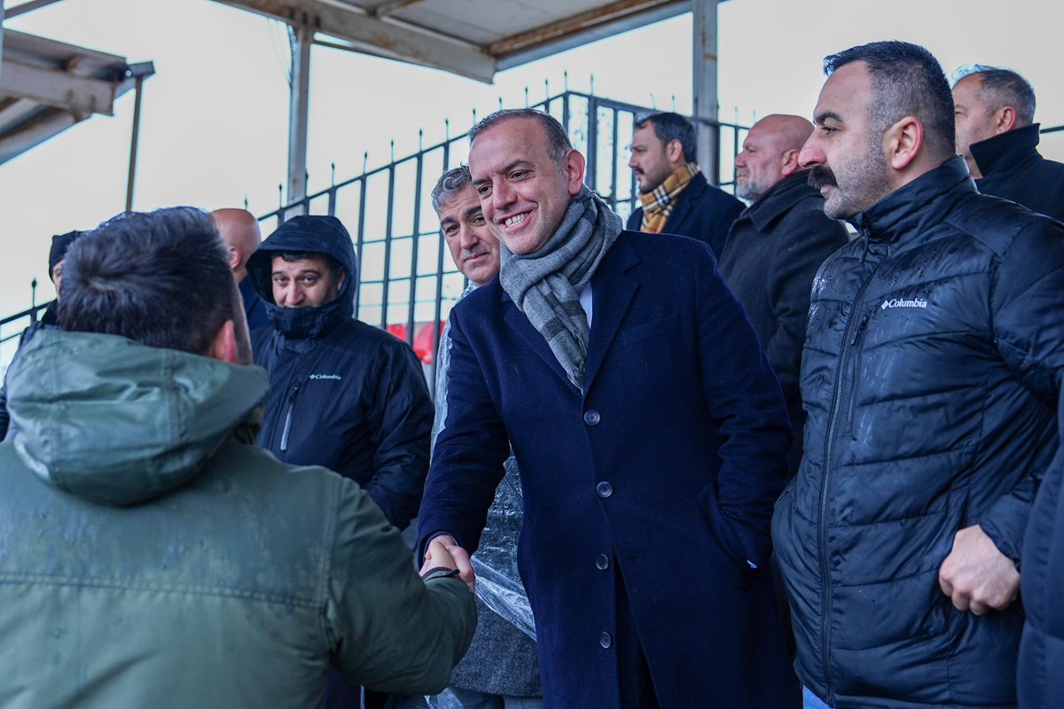 Belediye Başkanımız Sayın <a href="/alperyegin_/">Alper Yeğin</a>, Sarıgazi Mahallesi Muhtarımız Mustafa Arslantaş ile birlikte 2. Lig’de mücadele eden Sancaktepe Belediye Spor Kulübü Kadın Futbol Takımı’nın maçını tribünden takip etti.