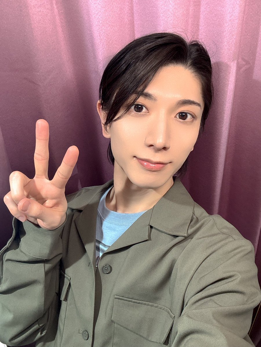 shoichiro_omi's tweet image. ニッチェルラボ三三日目にご来場頂き誠にありがとうございました！！

明日は早くも千秋楽！！

残す3公演も間違いなくハイカロリーだろうと予測しておりますので、しっかり栄養とって寝ます（╹◡╹）笑

ご来場予定のお客様もしっかり栄養補給してからお越し下さい！

#日常茶飯 #ニッチェル