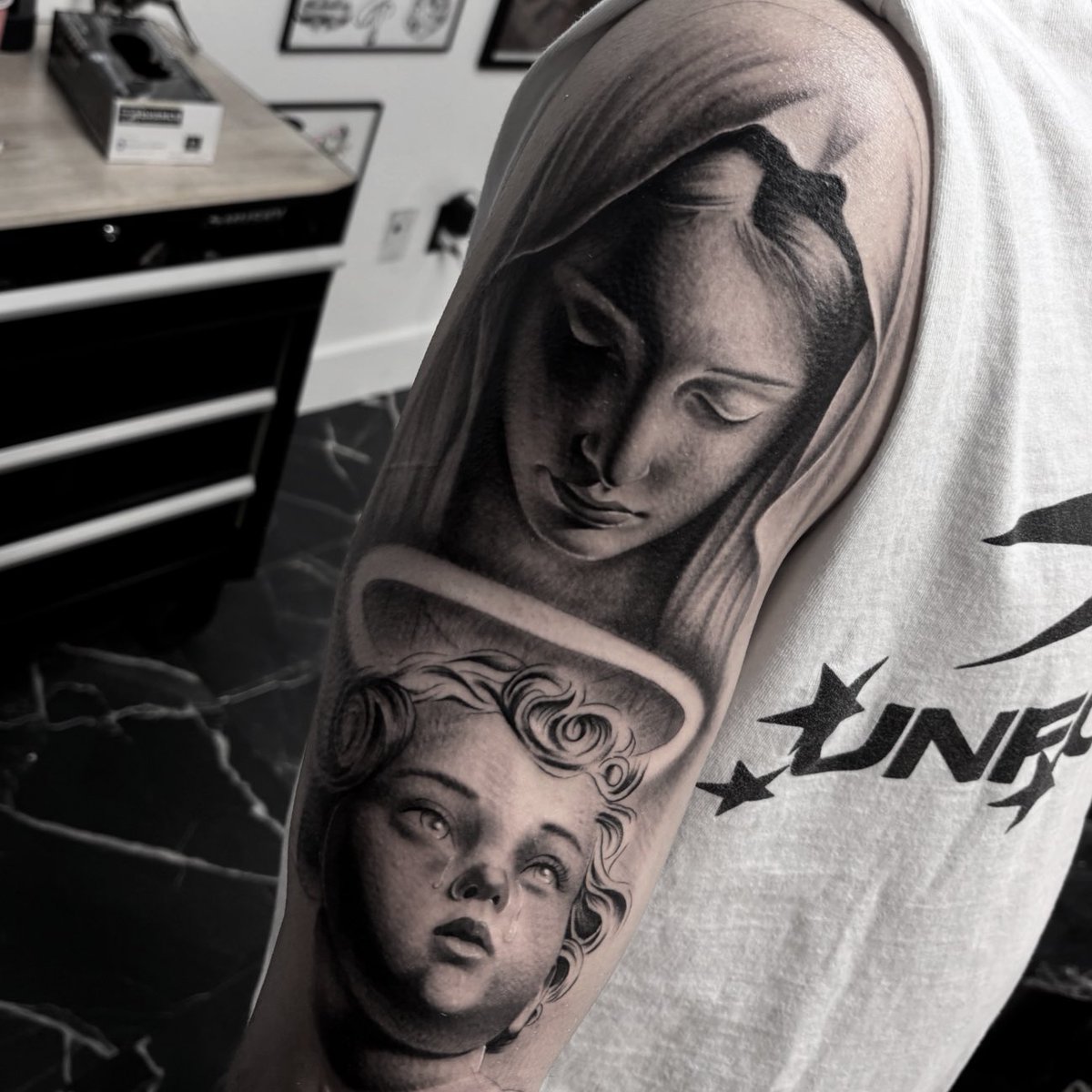 donniethms's tweet photo. Life’s been good. Getting a lot of tattoos. Doing a lot of tattoos. https://t.co/Q8bqyzvgwo