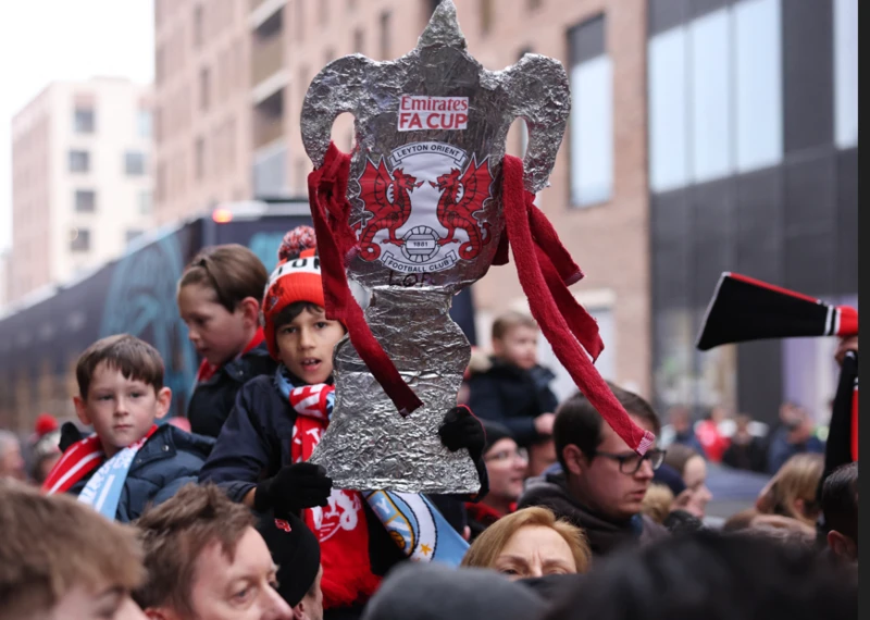 tribundergi's tweet image. #LeytonOrient XI: Keeley, Currie, Happe, Simpson, James, Brown, Galbraith, Jaiyesimi, Donley, Perkins, Kelman.

#ManchesterCity XI: Ortega, Lewis, Vitor Reis, Dias, O'Reilly, Nico, İlkay, Savinho, McAtee, Grealish, Marmoush.

15.15 #FACUP