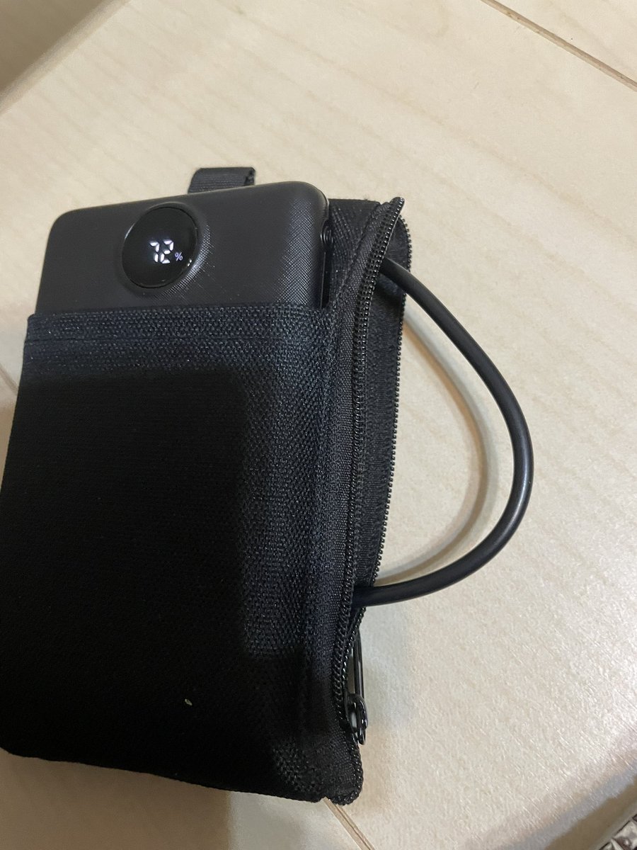 mimi3life's tweet photo. これ便利！
容量が見える

ダイソーでピッタリケース見つかった✨

モバイルバッテリー 軽量 小型 【20000mA大容量・薄型モデル】 急速充電 3台同時充電 LED残量表示 PSE技術適合 Type-C入出力兼用&amp;USB出力ポート搭載 

過去1か月で5000点以上購入されました

Amazon🔽
https://t.co/rIXWB7GxpQ #pr https://t.co/Y1I3wZ3KIi