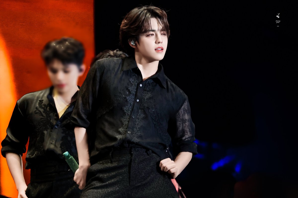 Cherrypick0808's tweet photo. 250208 SEVENTEEN [RIGHT HERE] WORLD TOUR IN JAKARTA

#에스쿱스 #SCOUPS #승철 #최승철 
#세븐틴 #SEVENTEEN 
@pledis_17 https://t.co/1RIdRYjg51