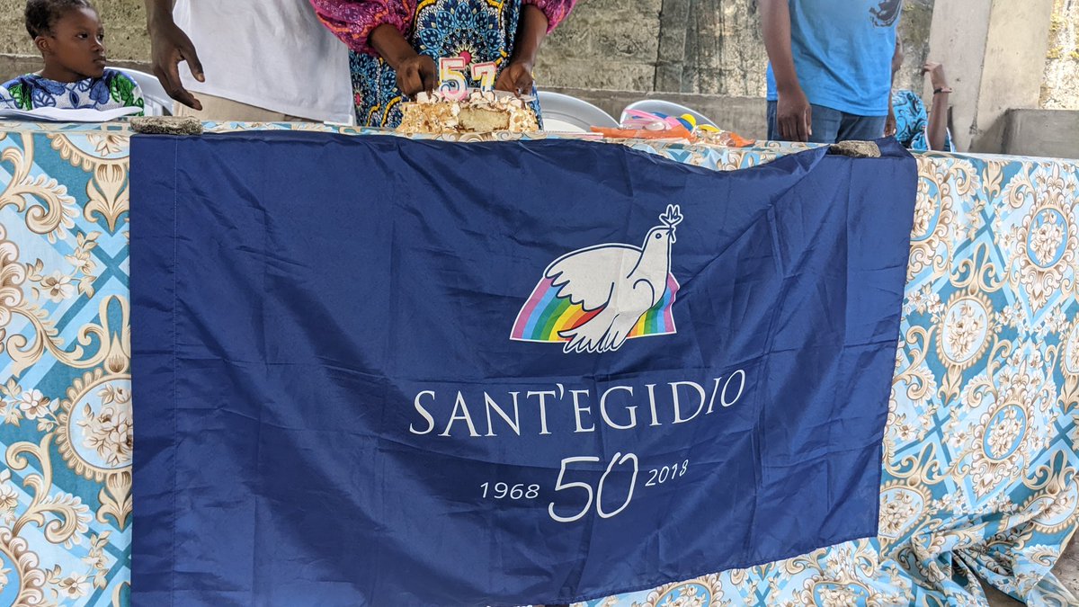 RdcSant's tweet photo. Célébration du 57eme anniversaire de @santegidionews à #Kinshasa #Bibwa avec les enfants @immaginise https://t.co/rKcEmjSALU