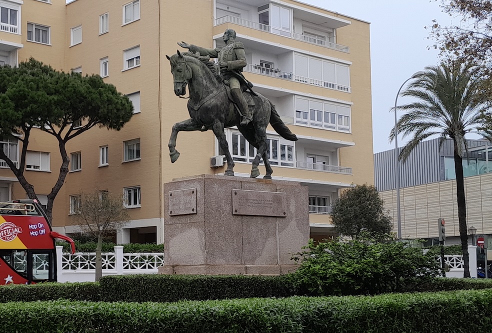 JaviSantamarta's tweet photo. 8 de febrero de 1814

Durante el periodo de «Guerra a muerte» SIMÓN BOLÍVAR ordena que sean masacrados 836 prisioneros españoles.

En total 1200, sumados los enfermos del Hospital.

Escribe orgulloso que, tras su paso, «todos los europeos y canarios casi sin excepción, fueron fusilados»

(Monumentos a Bolívar en Sevilla, Madrid y Cádiz. En España cuenta con… 14 en total)