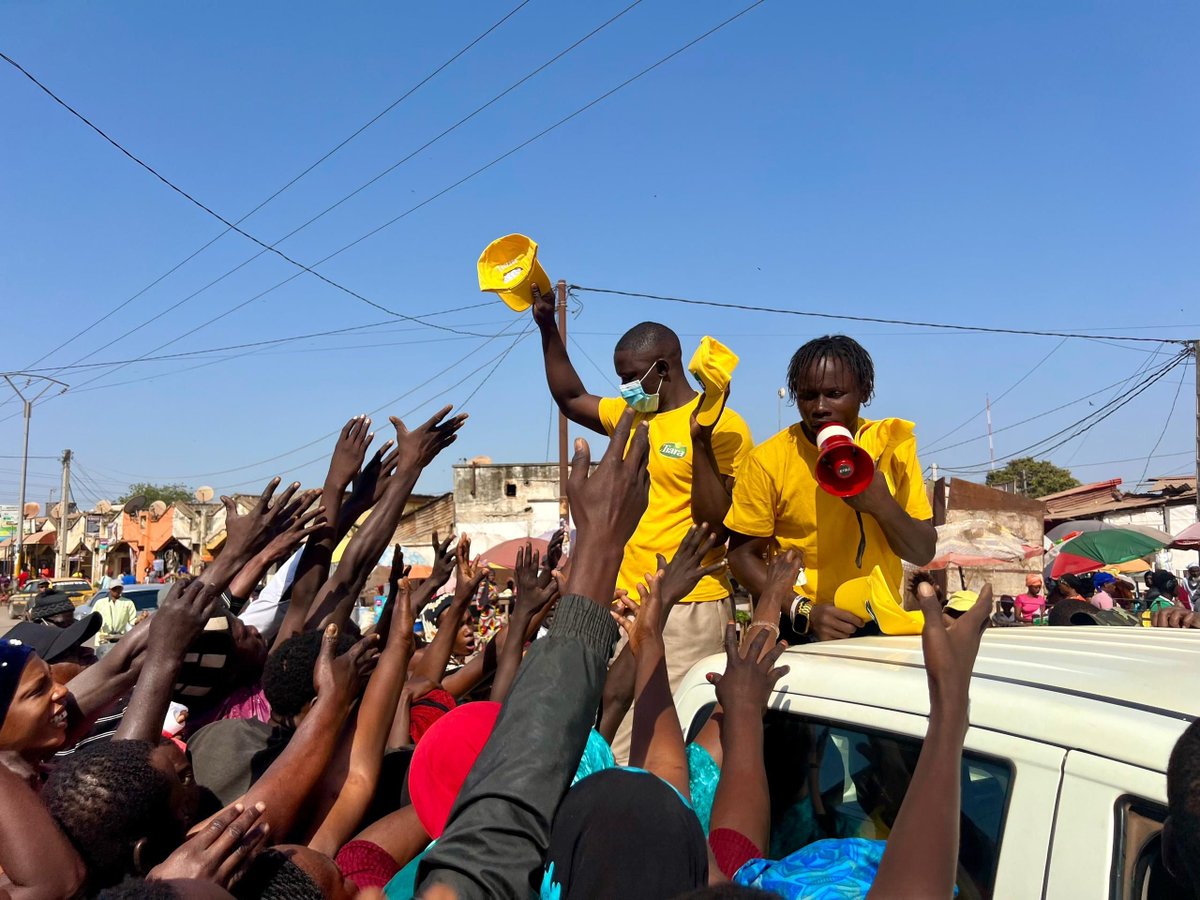 mfh_group's tweet photo. Last week, the #KingFood team visited Brikama, Coastal Road, Serrekunda, & Banjul. We brought Tiara directly to the markets, offering samples & sharing gifts. It was an eventful couple of days connecting with our customers & appreciating their continuous support! #FosterClarks https://t.co/v9ER4QTheO