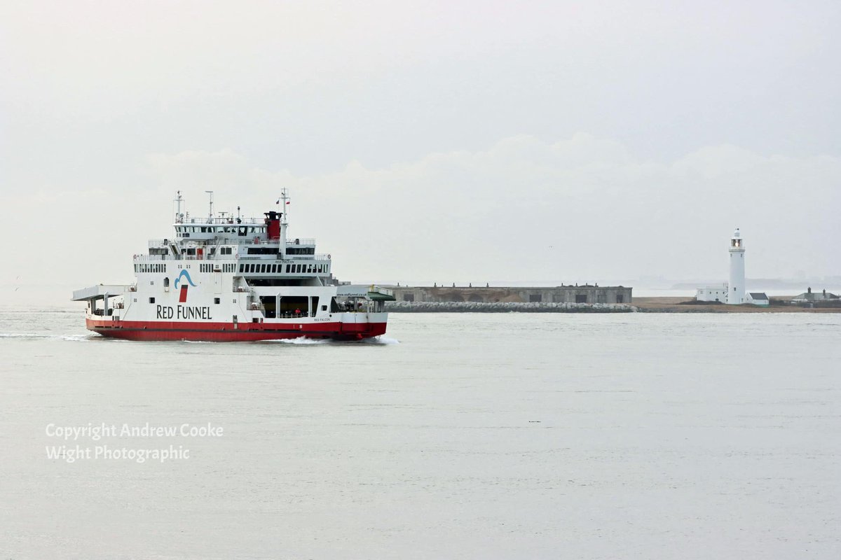 RedFunnelFerry's tweet photo. Here’s something you don’t see every day!🚢

Red Falcon sailing past @TheHurstCastle, returning from her annual refit in Falmouth on Wednesday afternoon.🌊

Spotted by Andrew Cooke / Wight Photographic.📸

#RedFunnel #Refit #RedFalcon #HurstCastle https://t.co/nhIuirsuWX