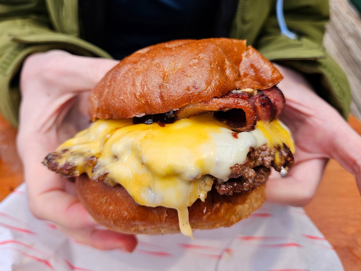gourmetgorro's tweet photo. New on the blog, belting street food and excellent craft beer at @FfosCaerffili in #Caerphilly.
https://t.co/47wZXM2rmh https://t.co/XfDgx6mcus