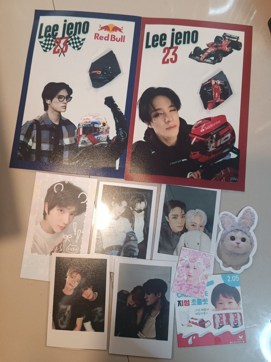 ได้ของแล้วน่ารักมั๊กกก ฮือ ขอบคุณค้าบ  #ซีม่อนยืนดมยา