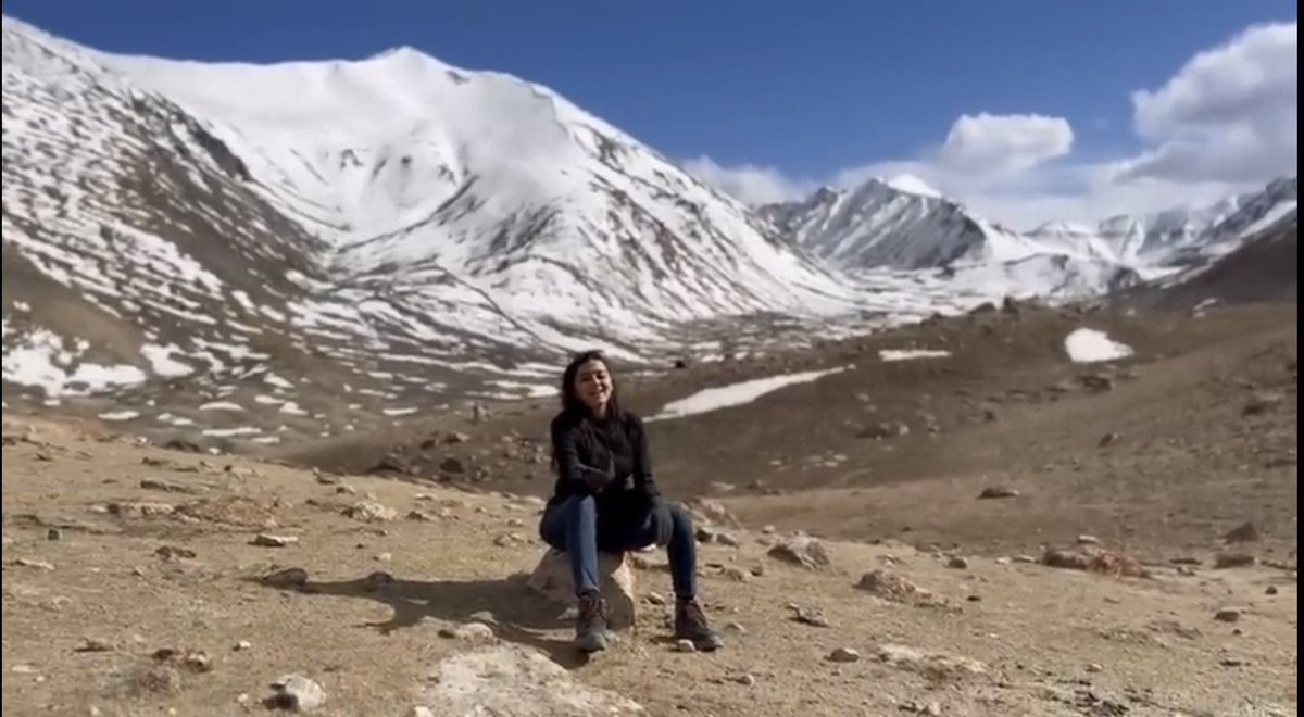 kosambri's tweet photo. Twitter janate, what is this location Sivasri's singing at?  The mountains are way too pretty.. https://t.co/2g14Do3GQ8