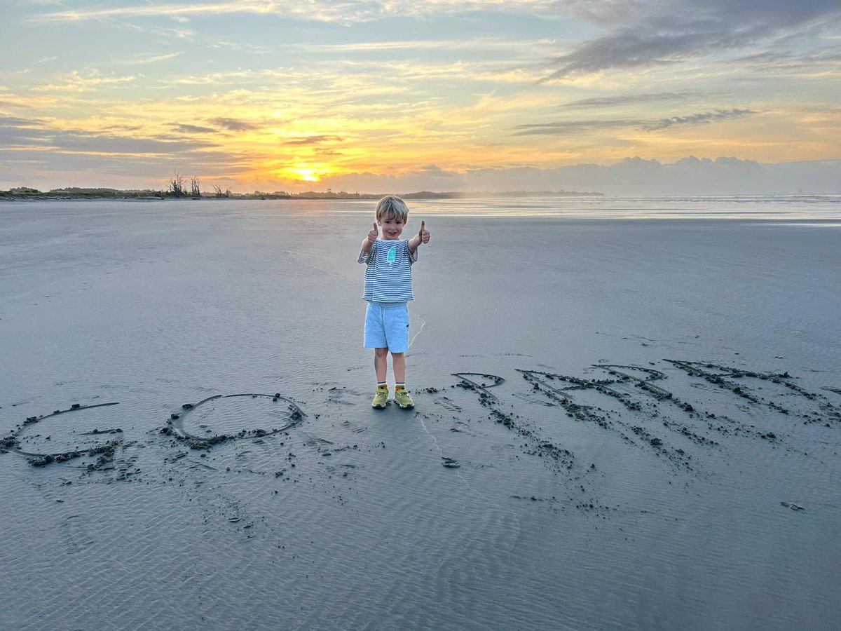 FrankDecorte's tweet image. Day 25 (93km) - 2292/3100km
Due to less internet connection we didn't receive new pics of #KarelSabbe 
Luckely the tracker on the #FKT on #TeAraroa is working excellent. Go Papa!
live.adventuretracking.be/te-araroa