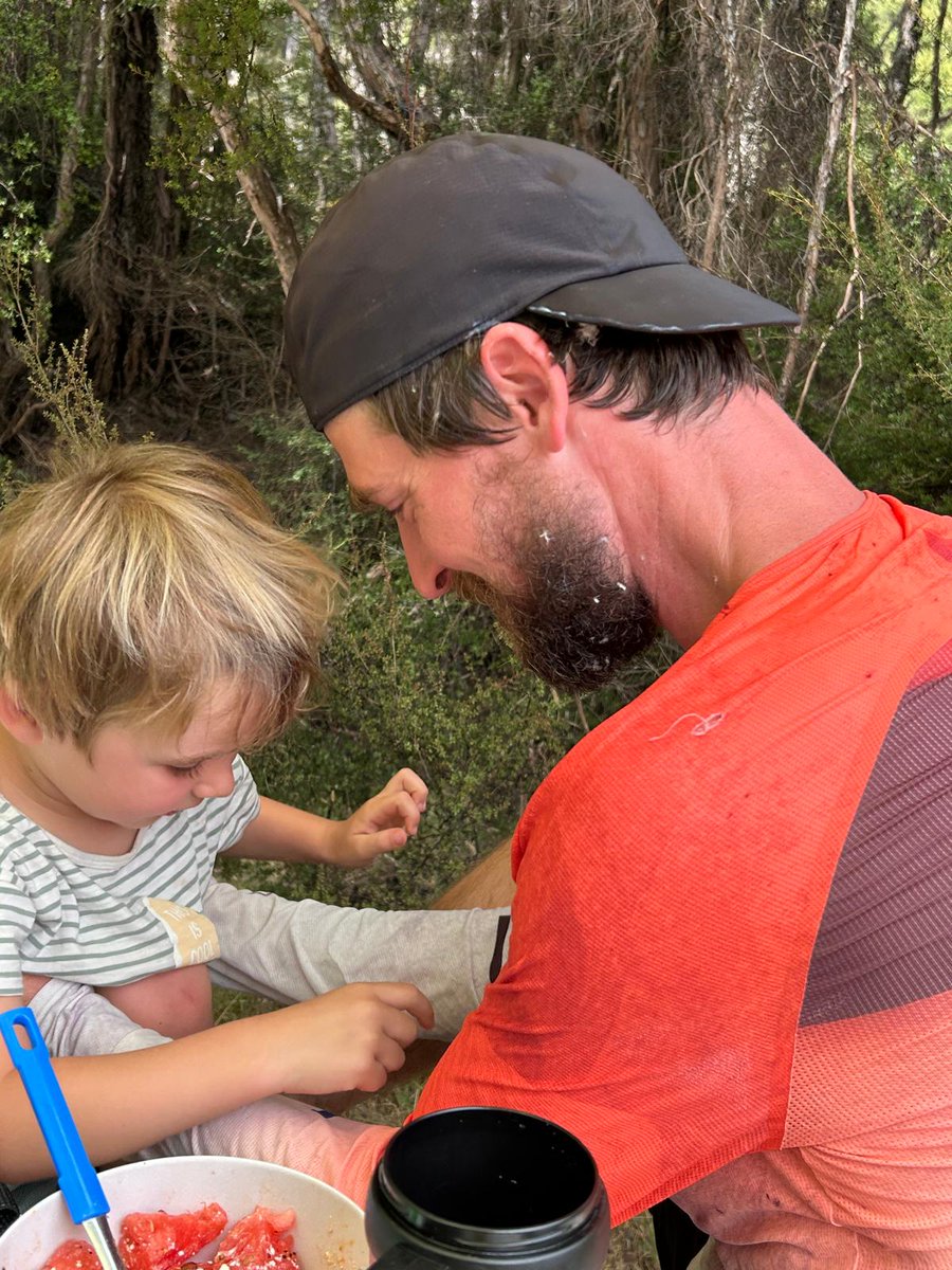 FrankDecorte's tweet image. Day 25 (93km) - 2292/3100km
Due to less internet connection we didn't receive new pics of #KarelSabbe 
Luckely the tracker on the #FKT on #TeAraroa is working excellent. Go Papa!
live.adventuretracking.be/te-araroa