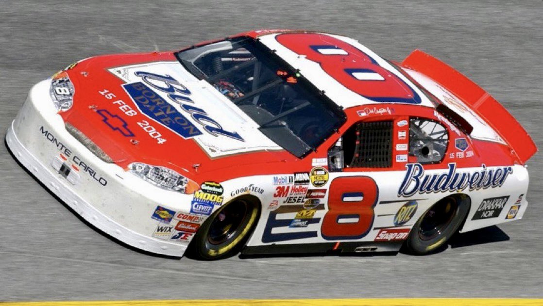 LegendsNascar's tweet photo. 8️⃣ days until the #Daytona500  🏁 

Dale Earnhardt Jr - 2004 🏁 #500Winner https://t.co/ix8DQ6Pv2K