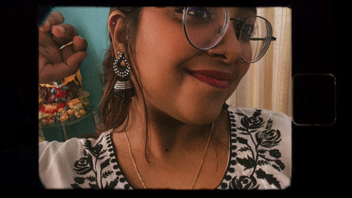 Im_Priyariya's tweet photo. Flashing my best smile today! ✨ https://t.co/AMUUVnFthZ