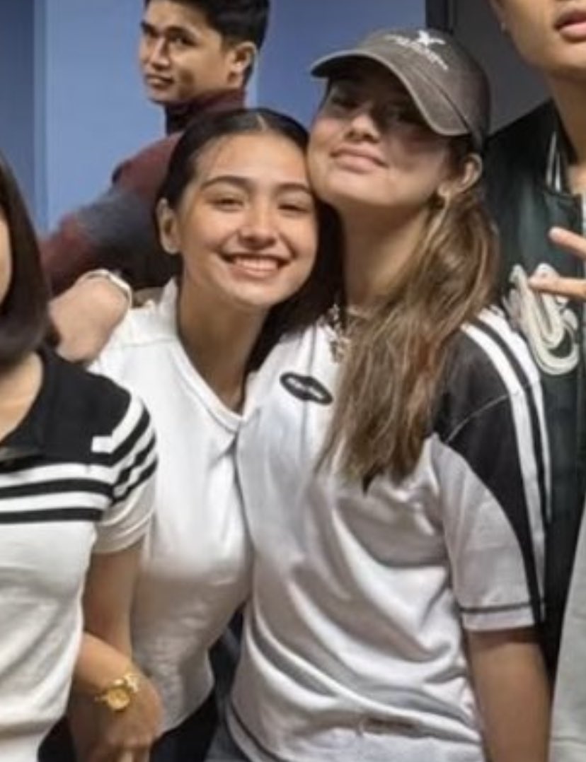 I love how close they are even outside pbb. I miss Jas being close with Kanata!

What they see    vs    What i see