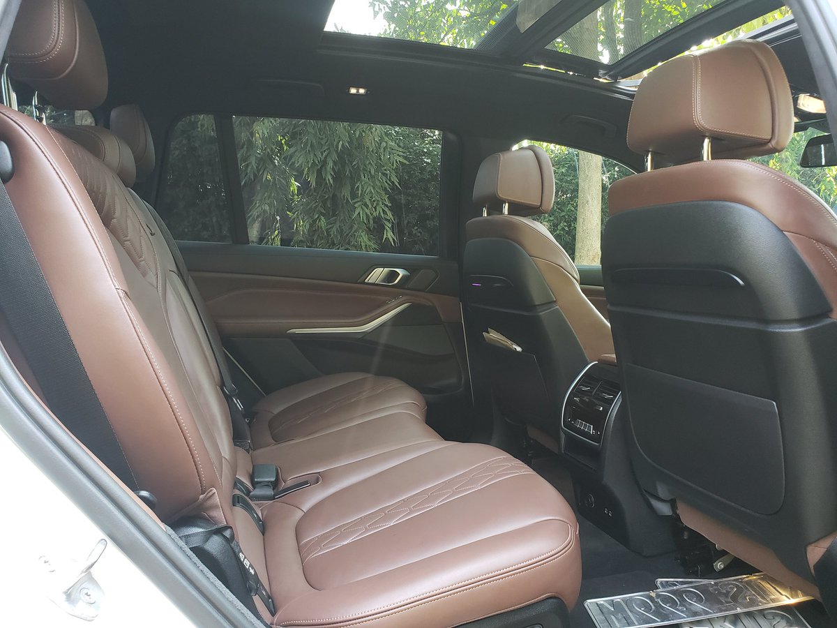KevMbugz's tweet photo. 2019 BMW X7 xDrive35d 

Engine: 3.0L TwinPower Turbo Inline-6 Diesel (3000cc)
Power Output: 315Hp//680 Nm Torque 
Transmission: 8-speed Steptronic automatic
Drive Train: xDrive All-Wheel Drive (AWD)

Price:KES 14,999,999 /=
Mileage:74,000Kms
Contacts:0723154812//0796943616

FEATURES:

-Premium leather upholstery with wood trim
-12.3-inch BMW iDrive infotainment system
-Harman Kardon premium audio system
-4-zone automatic climate control
-Panoramic glass sunroof with sky lounge LED lighting
-Heated, ventilated, and massage front seats
-Spacious 7-seater configuration with power-adjustable seats
-Soft close doors
-Iconic kidney grille with chrome accents
-Adaptive LED or Laser headlights
-21-inch or optional 22-inch alloy wheels
-Power tailgate with hands-free operation
-Roof rails and aerodynamic body styling
-BMW Driving Assistant Professional
-Adaptive Cruise Control with Stop & Go
-Lane Departure Warning & Lane Keep Assist
-Blind Spot Monitoring & Rear Cross Traffic Alert
-360-degree surround-view camera with parking sensors
-Automatic Emergency Braking with pedestrian detection

More photos⬇️⬇️