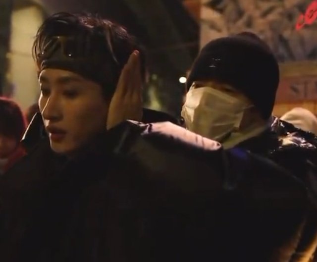 dieyanakhj's tweet photo. Damn we had this week FULL of #eunhae if y'all realised:

Mon- Eunhae pic of HJ's solo debut party @ SD's house
Tue- DH came to HJ's fansign
Wed- Mv behind w eunhae moments
Thu- DH shared pics of Explorer albums @ hod on Fromm
Fri- DH appeared @ MB 

I love this home so much 🥹💕 https://t.co/folcYzsvuw