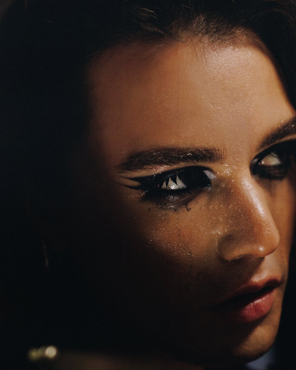 Не очень понял, как в моей ванной вдруг случились эти фотографии 🧎